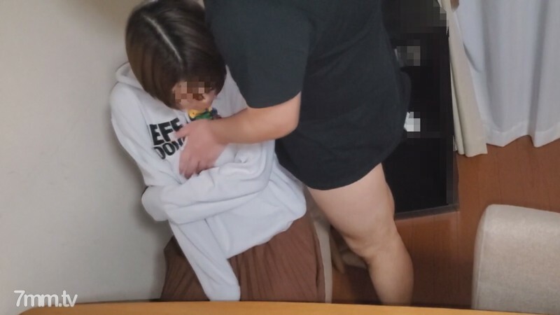 FC2-PPV-2497205 一个苗条的年轻妻子，用棍子和精液剥去她白皙的眼睛。替身负重债的丈夫侵犯的幸福宫在线观看
