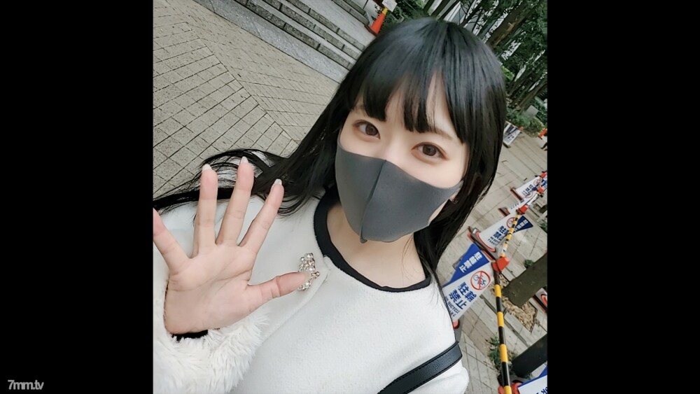 FC2-PPV-2503986 [未经审查] 一个干净利落的退学专业学生半年来第一次释放她的性慾。 ！！在线观看