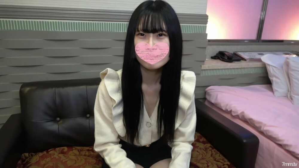 FC2-PPV-2583964 皮肤白皙修长，有一头黑色长发。我像日本人偶一样装扮成咖啡馆店员，装作被遗忘的东西。在线观看
