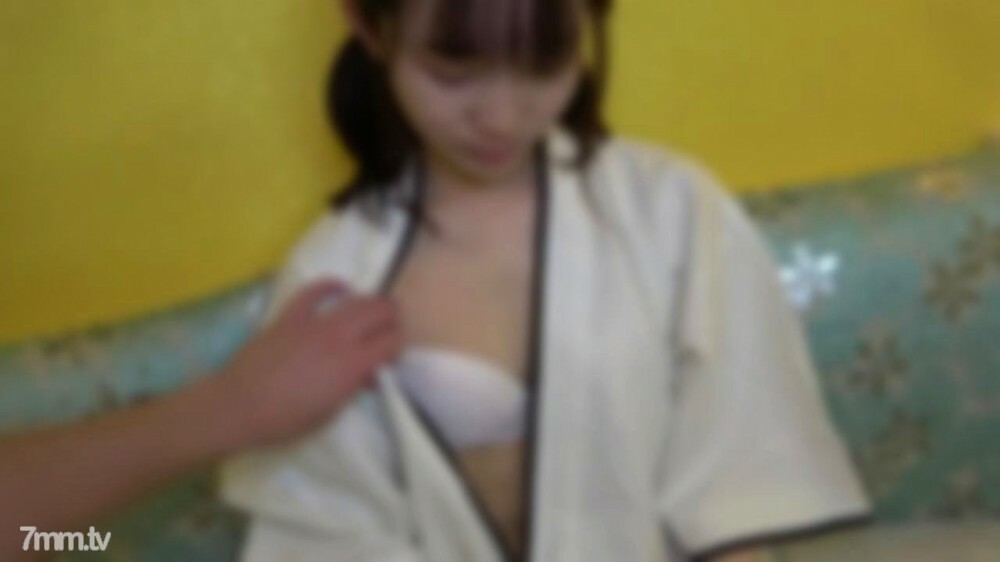 FC2-PPV-2675172 一个有着悲伤情绪的离家出走的少女。阴部天真无邪，而大栗子则长出白皙修长的身材。喘息的声音不会停止在生命中的第一次大规模喷射，在快感和射精结束时会发出大量的阴道射液。在线观看