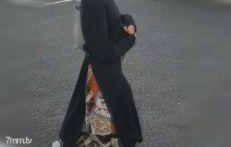 Dua faedah istimewa [Individu] 2/27 Seorang isteri muda yang memperkenalkan isterinya yang melawat. Dia dibawa pergi dengan sebuah kereta dan jus orang lain yang pertama kali bertemu dibuang ke dalam mulut dan faraj dengan suara yang menggeletar dan dia terkena air mata.