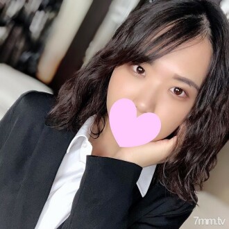 Yuko a 20 ans, une fille innocente qui a grandi à la campagne ! Presque vierge pour un homme d'expérience ! La première éjaculation vaginale sur le corps d'une étudiante en recherche d'emploi x bukkake au gros cul de pêche ! FC2-PPV-2771611