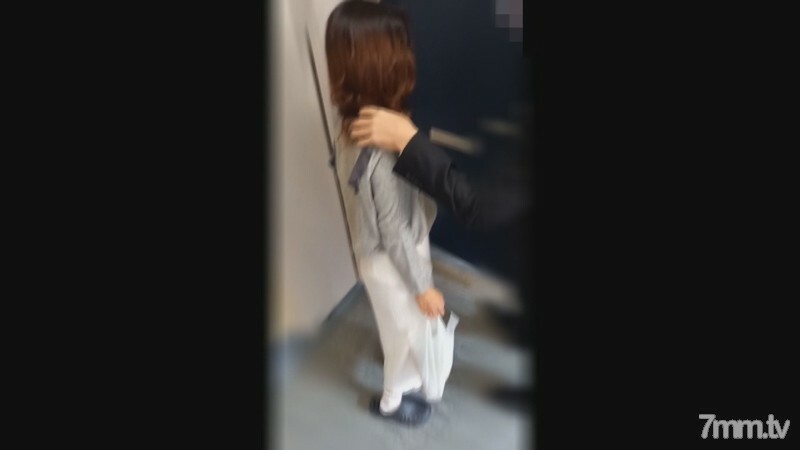 FC2-PPV-2775922 在继续相信丈夫的同时忍受的已婚妇女[个人射击]在游戏垫上与孩子玩耍，怀孕和阴道射精 FC2-PPV-2775922在线观看