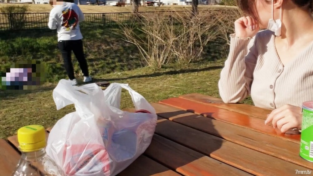 FC2-PPV-2777644 [个人] 带走与妈妈朋友优雅和谐的美丽妻子，一边为孩子学习，一边用大鸡巴，...评论特权（至4月11日）FC2-PPV-2777644在线观看