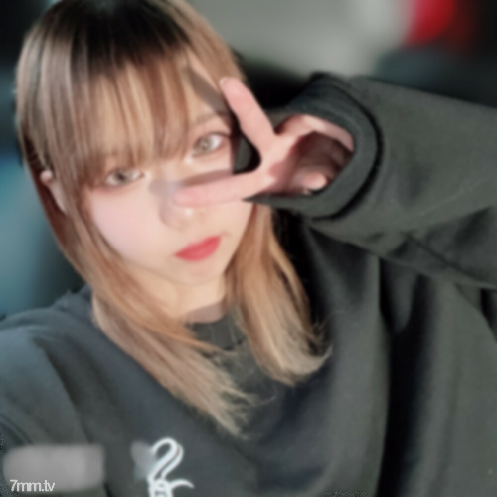 FC2-PPV-2793738 像小猫一样的小脸！ ！！脱下肚脐搭配低腰牛仔裤的美女GaL，惊呆了国宝级美妞的相对比例，大下巴配小脸... FC2-PPV-2793738在线观看
