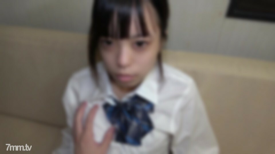 FC2-PPV-2822107 苗条活跃③因为它害羞和室内，一个不站在公众面前的女孩是奇闻趣事视频洩露的主角。 FC2-PPV-2822107在线观看