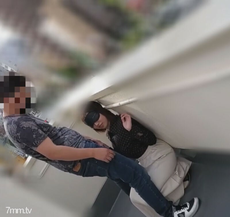 FC2-PPV-2900378 【个人】妈妈在看孩子体验幼儿园。他们被蒙上眼罩带走并在屋顶上送达，阴道射精在家里进行，直到接机。好处 9 分钟 FC2-PPV-2900378在线观看