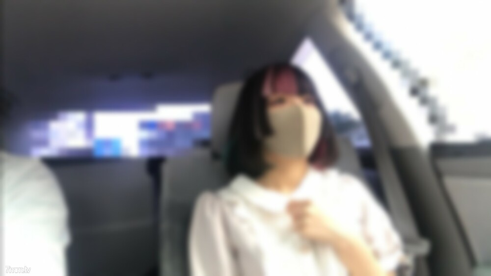 FC2-PPV-2959583 M-chan，一个可爱的挂色的咖啡厅店员[19岁] 一个吻和一个缠绕她的舌头的口交。在线观看