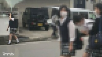 [Hanya akhir pekan] Gadis cantik berambut hitam dari sekolah perempuan swasta ③ Dijemput di dekat sekolah, pemaparan kecil di tempat parkir, penyisipan di hotel