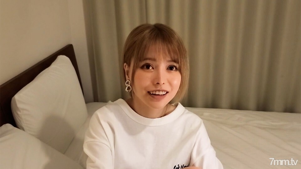 FC2-PPV-3049947 《戴绿帽子》美女少妇为老公戴绿帽子，变态摄影狂人，棕色短髮，想要自己在线观看