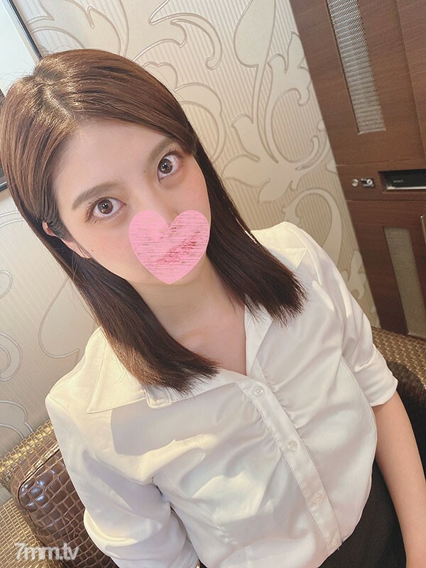 FC2-PPV-3080110 1週才2280→1280【惩罚】大眼的苗条职业女性！我一直在半夜在酒店连续两次给孩子射精。在线观看