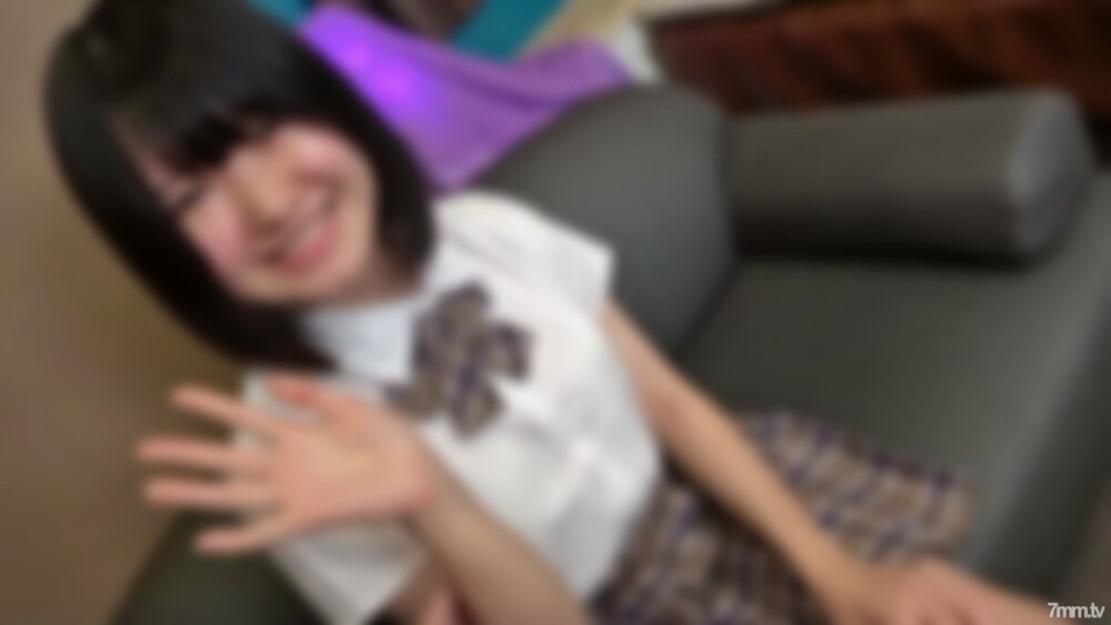 FC2-PPV-3088771 笑容满面的偶像级少年。一具白皙纤细稚嫩的身躯沉浸在快感中，突然哭了起来。 “我怀孕了……”那张忐忑不安的脸，最后也是大量的阴道射精。有生以来第一次有口交福利。在线观看