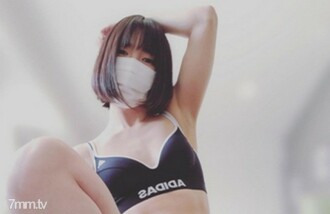 Seorang pelatih gym dengan kecantikan yang terbatas dan bokong yang indah. Tuangkan protein berkualitas tinggi ke bagian belakang vagina dengan gaya yang sangat baik dan kepekaan yang baik