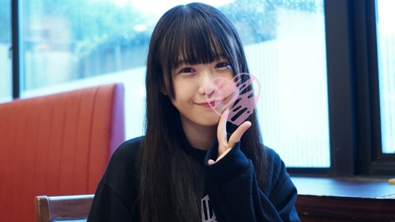 FC2-PPV-3110813 [未经审查] 外观！感觉和看起来还很年轻的合法女孩约会♡汽车口交的两枪在线观看