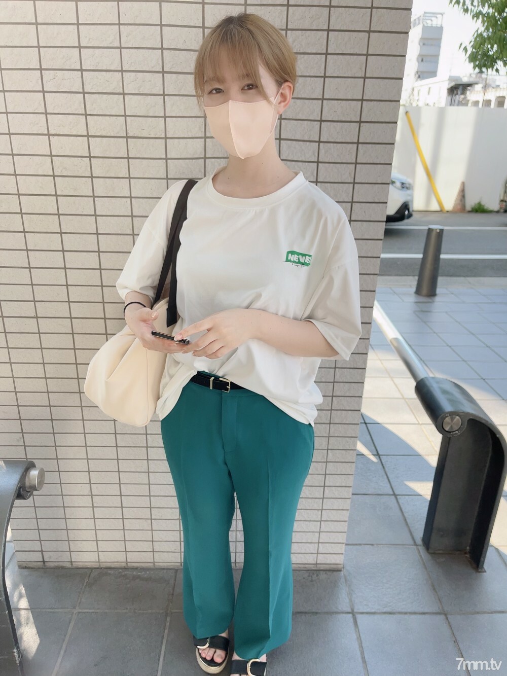 FC2-PPV-3113724 微笑的北陆 10 岁，拥有纯白光滑的皮肤和丘陵猫，贪婪的棍子和无声的阴道射精 用充满阴道的大量汁液克服老人在线观看