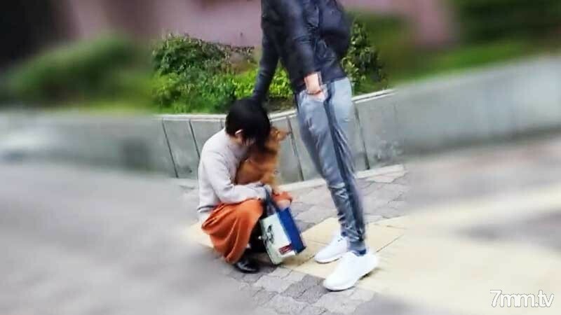 FC2-PPV-3129172 【个人】新人妻爱狗黑短毛。我在遛狗时被抓到，我闯入新婚夫妇的房子，馅饼在不担心宠物的情况下被批准在线观看