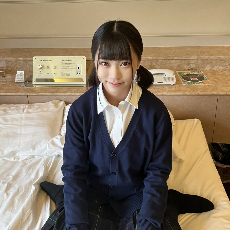 FC2-PPV-3176596 帕鲁鲁一样的凛酱，18 岁！把它放在里面并乞求做爱在线观看