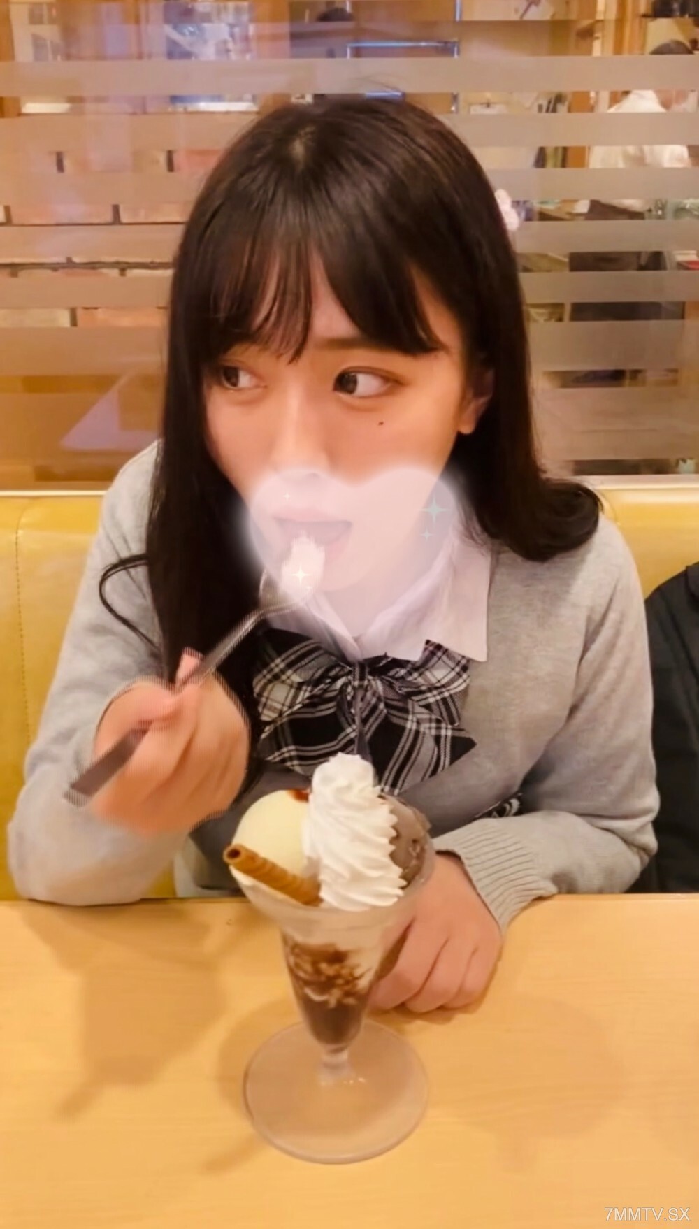_chanMOMO_ is currently on private session在线观看