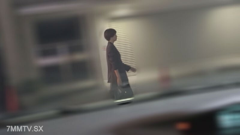 男孩子 氣的新妻妻壞了.當我脫下時髦的西裝時、運動文胸並沒有出來.