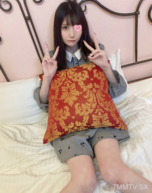 FC2-PPV-3292477 “我感觉不错……” 水叶酱油，一头乌黑长发，身材紧緻的少女。我看到一个男顾客抓住的水叶上有一个小洞。在线观看