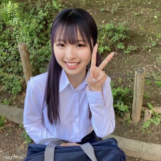Ayu-chan, malaikat yang tidak bersalah dari Timur dan Barat, yang berumur 18 tahun dan mempunyai senyuman yang berseri!
