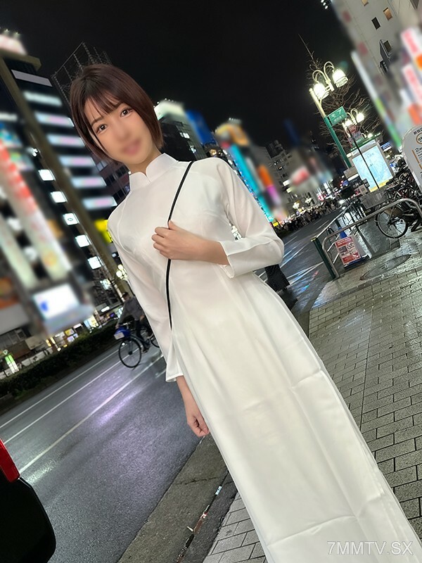 FC2-PPV-3632316 归来的越南*女，由衣 (18) 纯白色背景在线观看