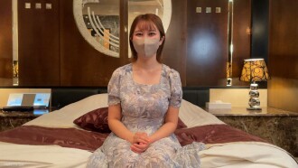 [Sexual Genius] 24 years old with a great skin. When I ejaculate while my body is parallel to my piercing, I ejaculate with a loud voice, and a loud voice ejaculates as I walk between the rooms → a large amount of creampie. 