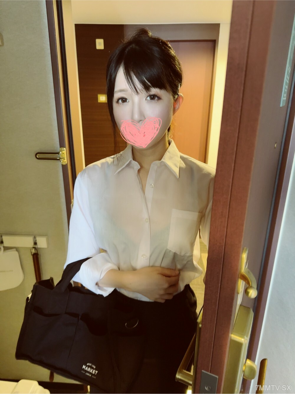 FC2-PPV-4077630 现实生活中商人与美容院的实际协商。我是无情的治癒者在线观看