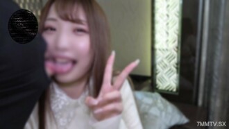 [2 berhasil creampie ke-3! 】 Kisah cinta seks bertiga yang dibintangi Kali Naichi bertanduk biru dan videografer. ♪"Aku menembaknya! Aku menembaknya! Aku menembak alat kelaminku...♡" 