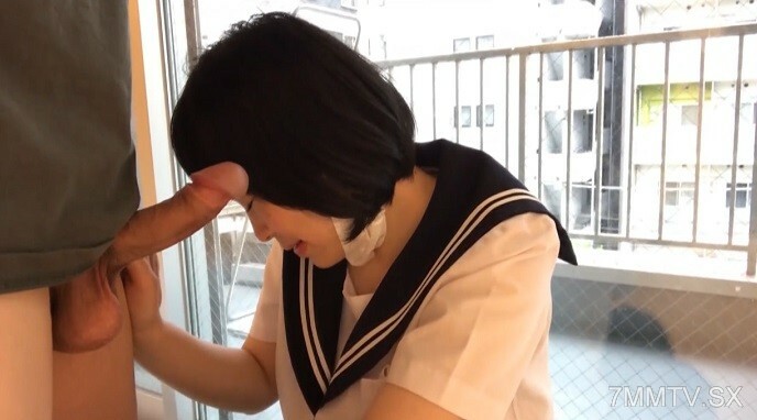 FC2-PPV-4173830 一个年轻女子的中出，手和衣服都很深入，而且年龄也很大在线观看