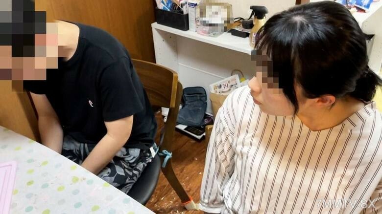 FC2-PPV-4515433 我有一个敏感的妻子和孩子，我作为父母有很强的存在感，但我却忘记了自己。在线观看