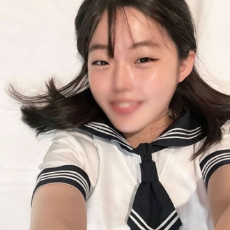 [ไม่ถูกเซ็นเซอร์] [อายุ 18 ปี ผมสั้นสีดำ] อัญมณีที่แท้จริง! J* ที่ไร้เดียงสา เชื่อฟัง และไร้เดียงสาดูดกระเจี๊ยวของชายชราด้วยสายตาที่ไร้เดียงสา และมีเพศสัมพันธ์ที่รุนแรงกับน้ำแตกดิบในช่องคลอดของเธอ!!