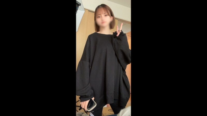 FC2-PPV-4565566 她有一个社团的男朋友，虽然是学校社团的，但她还是把一个胸太大的后辈带回家，偷偷地给男友中了内射。在线观看