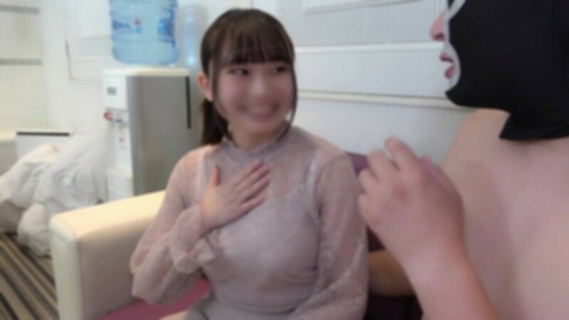 FC2-PPV-4569259 【第一弹/第二弹】18岁的G罩杯咖啡厅员工，长着一张娃娃脸，可爱极了。 白皙的身体蓬鬆而包裹。体内射精在她又紧又紧的阴户里。在线观看