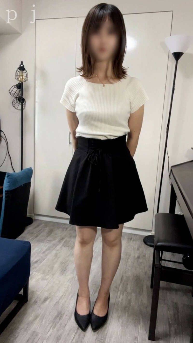 FC2-PPV-4569411 [第1部分]迷人的美白和敏感的美丽2.我插入她用舌头咀嚼而变得光滑的阴户，我让她怀孕并在她体内射精，她反復高潮♡♡第1部分。在线观看