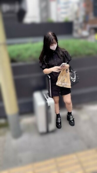 [Handjob] I get really excited when I make a half-Japanese beauty with beautiful eyes say dirty words while looking up at me. "Are you going to come...? Please cum all over me♡♡"
