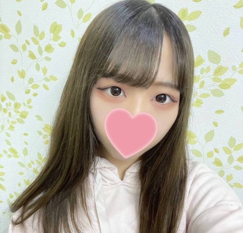 FC2-PPV-4588423 * 脸部展示 * Ena-chan，一个可爱的 19 岁素人。既然他不听店家的话，他就会受到惩罚。即使她很可爱，我也不能原谅她，所以不允许/允许/允许体内射精在线观看