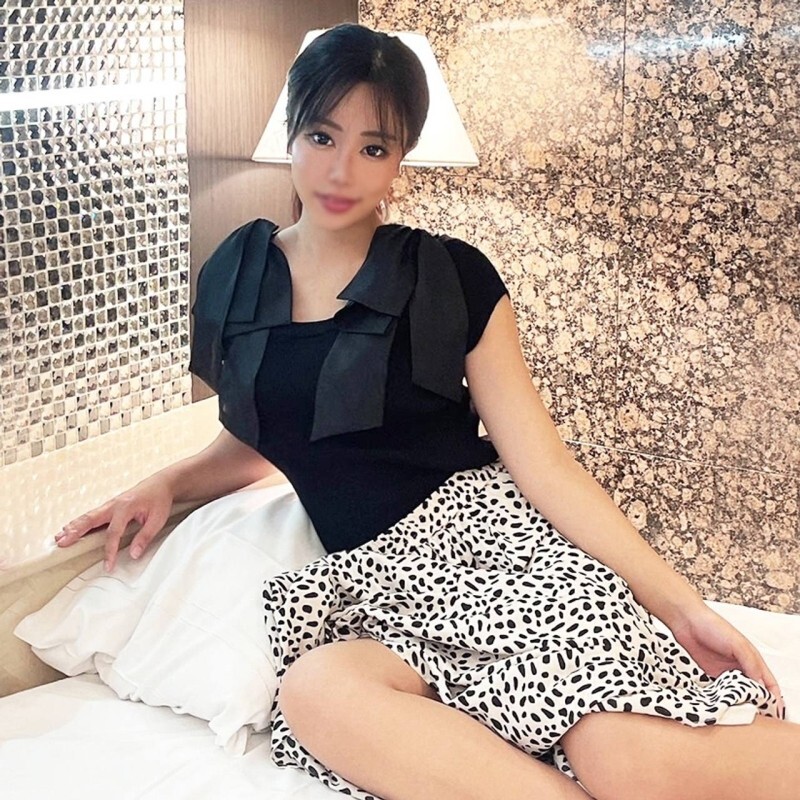 FC2-PPV-4590896 【无码】截止12/23，马尾好看的S级美女接待员，丰沛口交升天，射出大量精液！在线观看