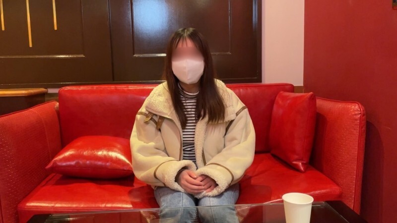 FC2-PPV-4616235 20岁、经验不多的大专学生。当他把自己的鸡巴插入一个之前从未被插入过的阴道时，她的脸因痛苦而扭曲，但他不管不顾地继续插入她，把她当作性玩具。在线观看