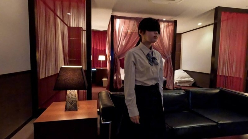 FC2-PPV-4635962 Mugi（18岁），155cm，46kg，可爱，胸部小。这是一段从不同角度展示她被手指插入、脸部被舔、被吮吸的整个过程的视频，让她气得浑身颤抖。在线观看