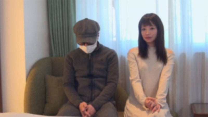 Als Paar auftreten! Er sagte, er wolle unbedingt sehen, wie seine Frau gevögelt wird. Die Frau kommt wiederholt vor ihrem Mann und fleht ihn an, „in mir zu kommen“.在线观看