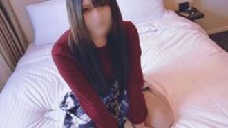 [Wajah didedahkan] Kana-chan, seorang pembantu rumah di kafe pembantu rumah, menerima bantuan kecemasan kerana masalah kewangan. Selepas lapan hari berpantang, zakar lelaki tua yang marah dan menyeramkan itu memancutkan sejumlah besar air mani mentah.