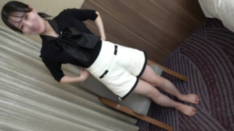 [SSS-Klasse] Die beliebte Anna zeigt zum ersten Mal ihren wunderschönen nackten Körper in der Öffentlichkeit. Obwohl sie verlegen ihr Gesicht verbirgt, umklammert ihre Muschi sie fest. Tiefe vaginale Ejakulation in der Hoffnung auf einen Orgasmus.在线观看