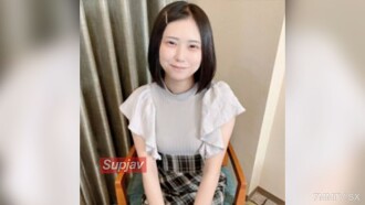 Trưởng thành 1/0 tuổi. Anh ấy trông giống như đang chiến thắng. Đó là một loại tinh dịch thật, và nó nằm trên bộ ngực lớn tuyệt đẹp.