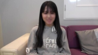 FC2-PPV-4692690 [第一槍] 她擅長賣萌、誘惑年長男人。大量的精液灌入她敏感的身體。