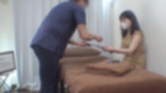 FC2-PPV-4700293 新品半價優惠，至6月15日！ [無/性別] 一位30多歲的漂亮辦公室女士，擁有美麗的肌膚和迷人的身材，她是一位非常敏感的女性。你可以聽到她把臉埋在枕頭裡時的呼​​吸聲。