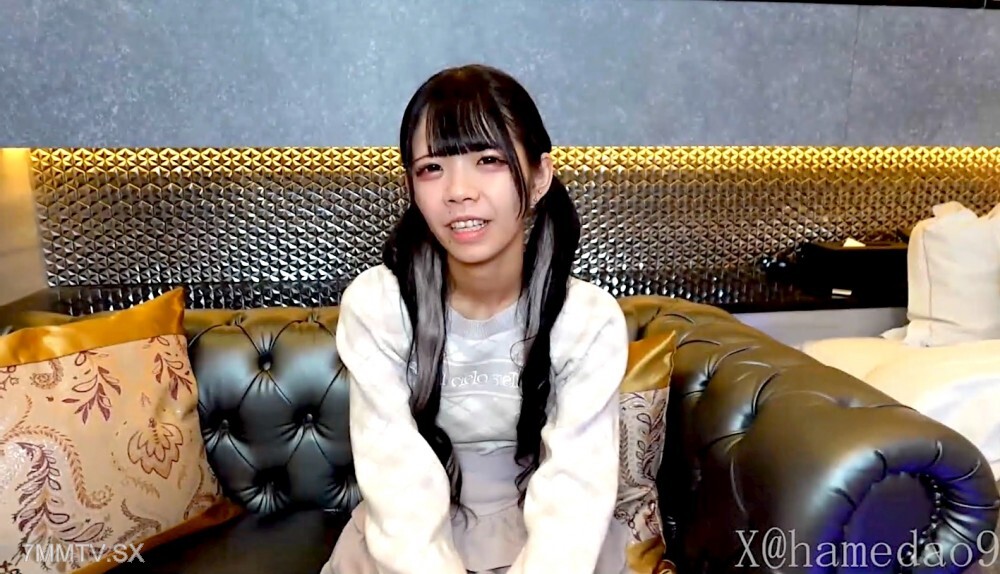 FC2-PPV-4703902 「啊啊啊，我在這裡……」18歲的受虐狂少女，當時還在上學。期待與你見面，我正在創作一本由無雙創作的書。身體的自我啟動，能夠享受的快感，以及在私密處射精的感覺，都是我最愛的設定。在线观看