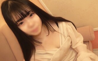 FC2-PPV-4712596 【黑髮x娃娃臉】在中目黑的立飲吧遇到的150cm矮個美少女♡盡情享受她那120分擁抱後被中出的柔軟身體！