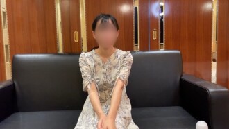 FC2-PPV-4742346 【非賣品】與秘密美女的中出性愛影片。超過1小時40分鐘的影片，充分展現了高潮、抽插與受精的場景。
