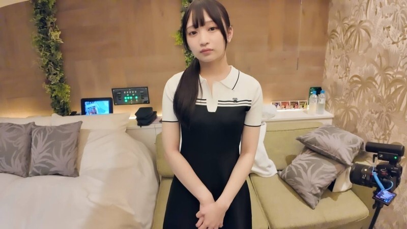 투명감 발군의 19세, 그 외모와는 반대로 어색하고 질내도 기분 좋다